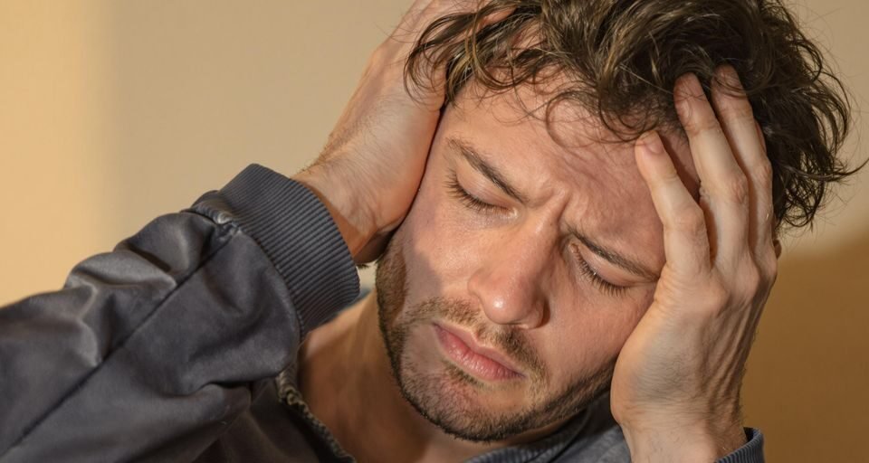 Sintomas de Cortisol Elevado: 10 Sinais Que Não Deve Ignorar - InBrief